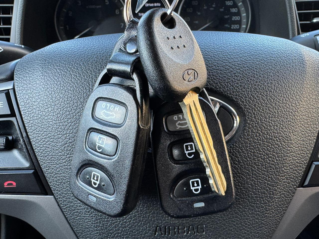 2018 Hyundai Elantra GL+New Tires+ACCIDENT FREE+ApplePlay Photo
