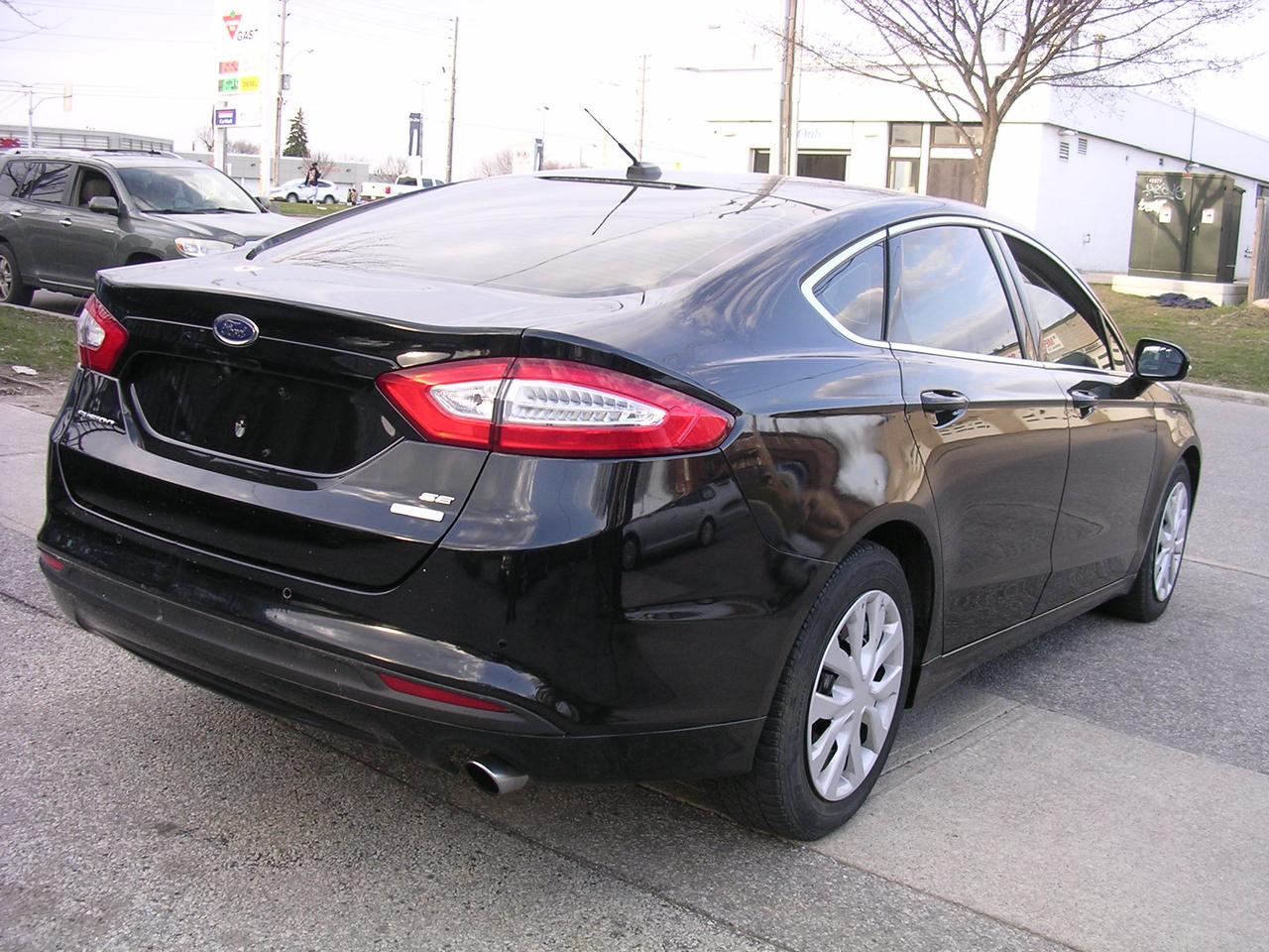 2016 Ford Fusion 4dr Sdn SE FWD Photo3