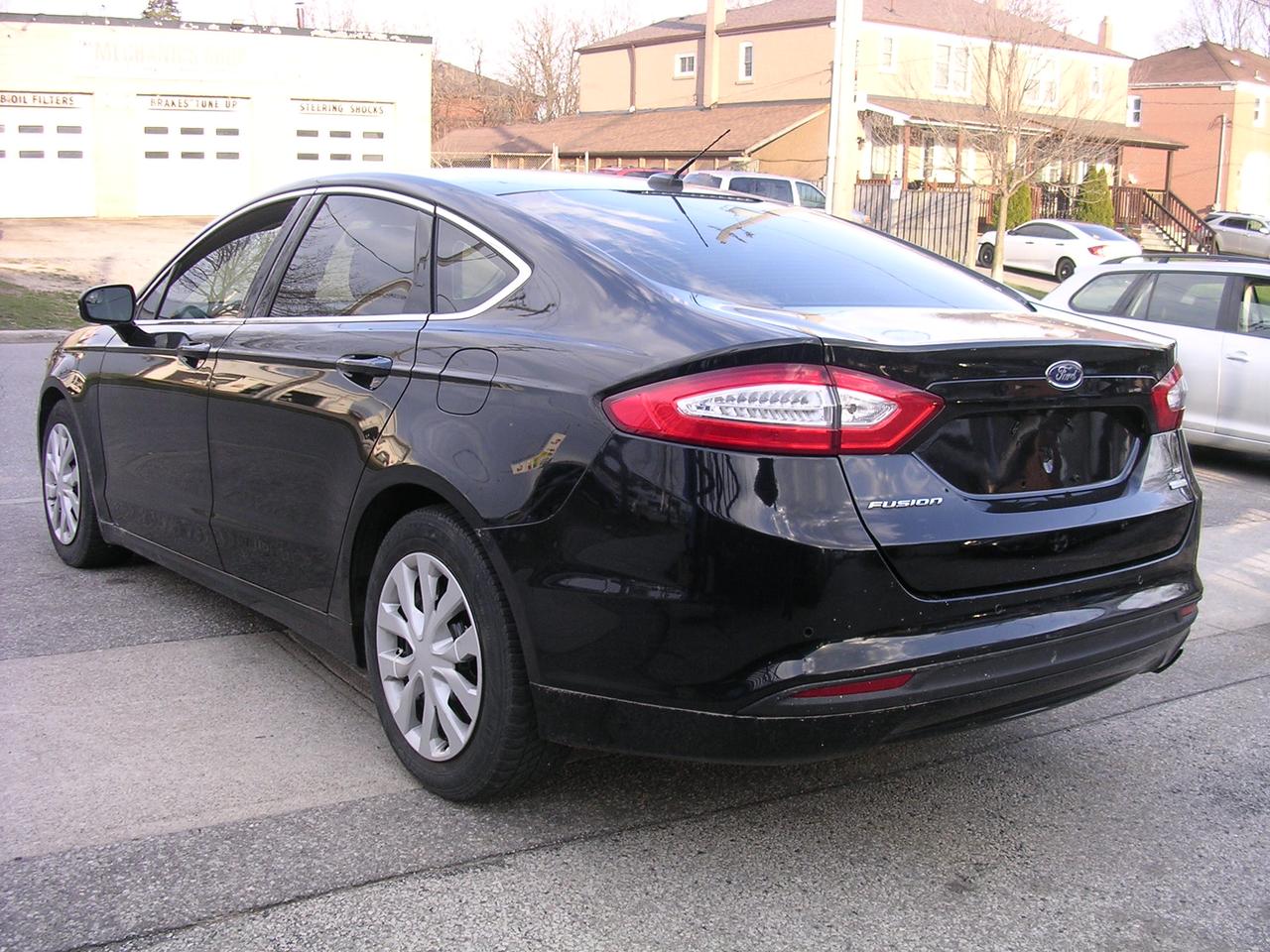 2016 Ford Fusion 4dr Sdn SE FWD Photo4