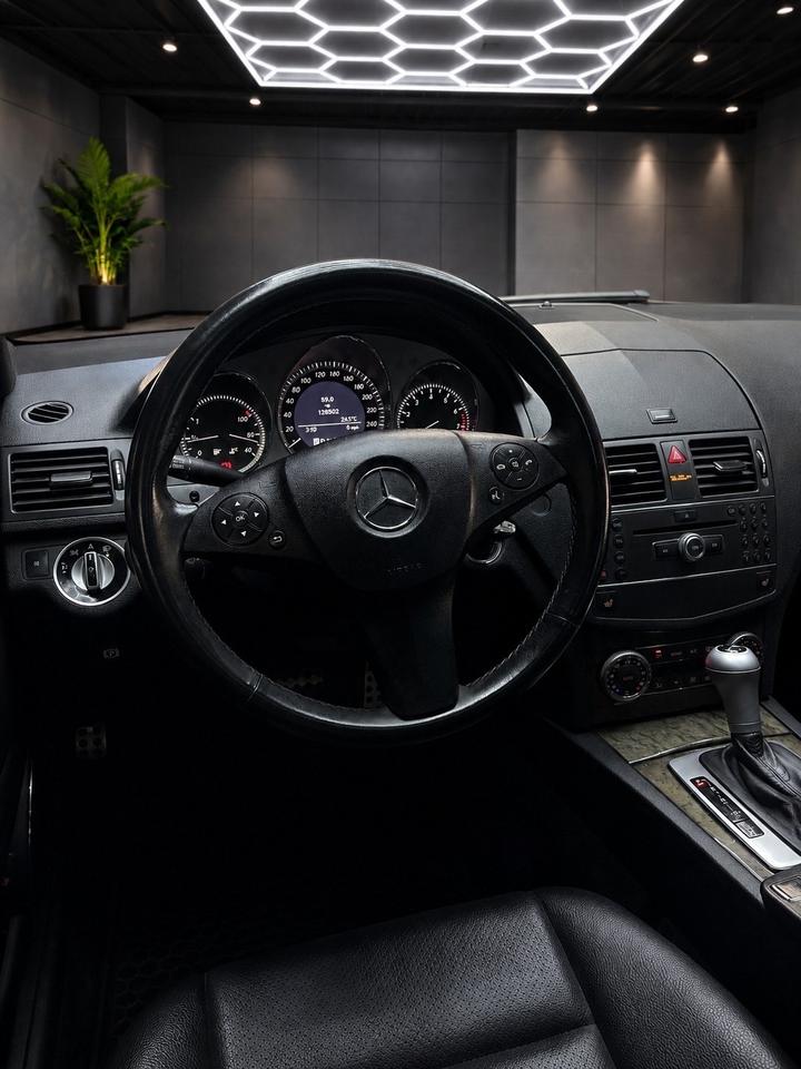 2011 Mercedes-Benz C-Class 4dr Sdn C 250 4MATIC Photo