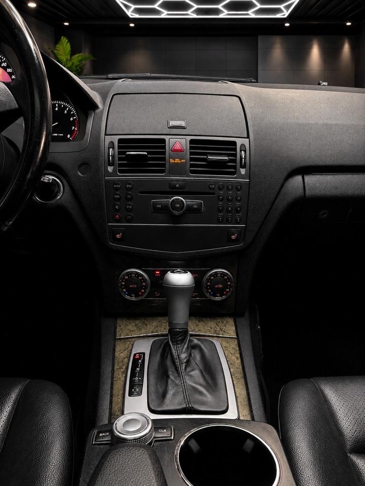 2011 Mercedes-Benz C-Class 4dr Sdn C 250 4MATIC Photo