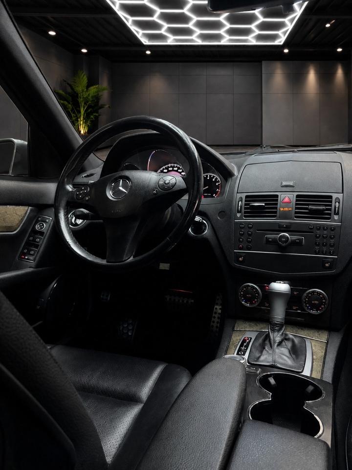 2011 Mercedes-Benz C-Class 4dr Sdn C 250 4MATIC Photo