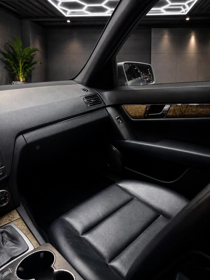 2011 Mercedes-Benz C-Class 4dr Sdn C 250 4MATIC Photo