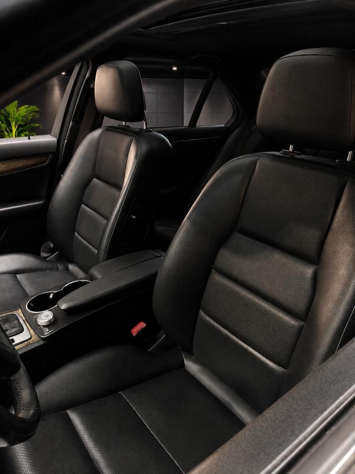 2011 Mercedes-Benz C-Class 4dr Sdn C 250 4MATIC Photo