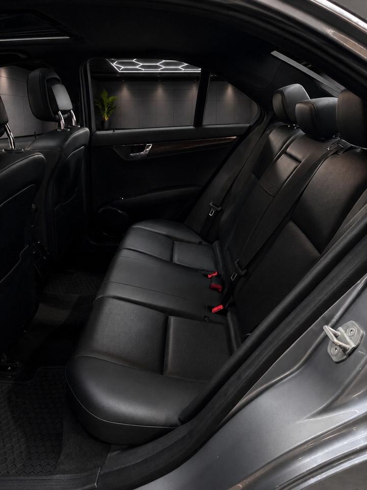2011 Mercedes-Benz C-Class 4dr Sdn C 250 4MATIC Photo