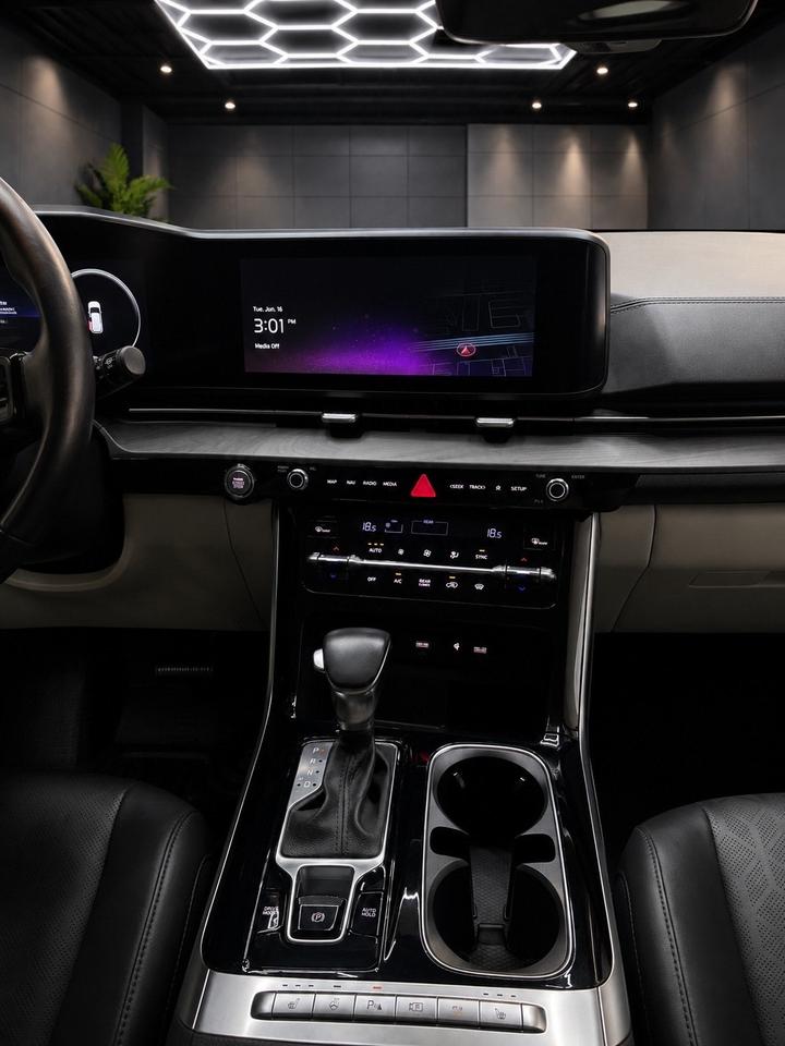 2024 Kia Carnival EX FWD Photo