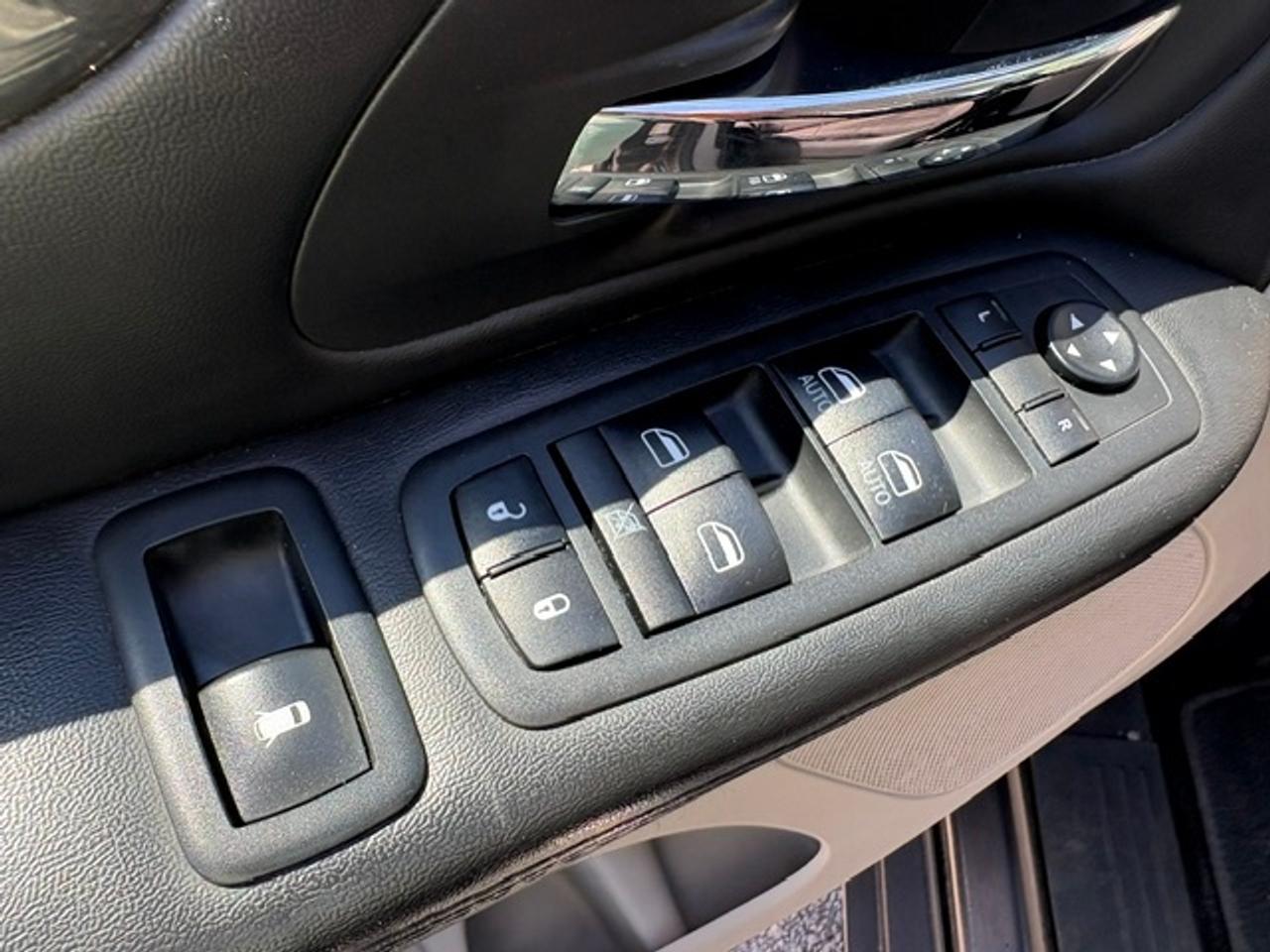 2018 Dodge Grand Caravan ONLY 64KM-1 OWNER-NO ACCIDENTS-NEW BRAKES-TIRES-CERTIFIED! Photo