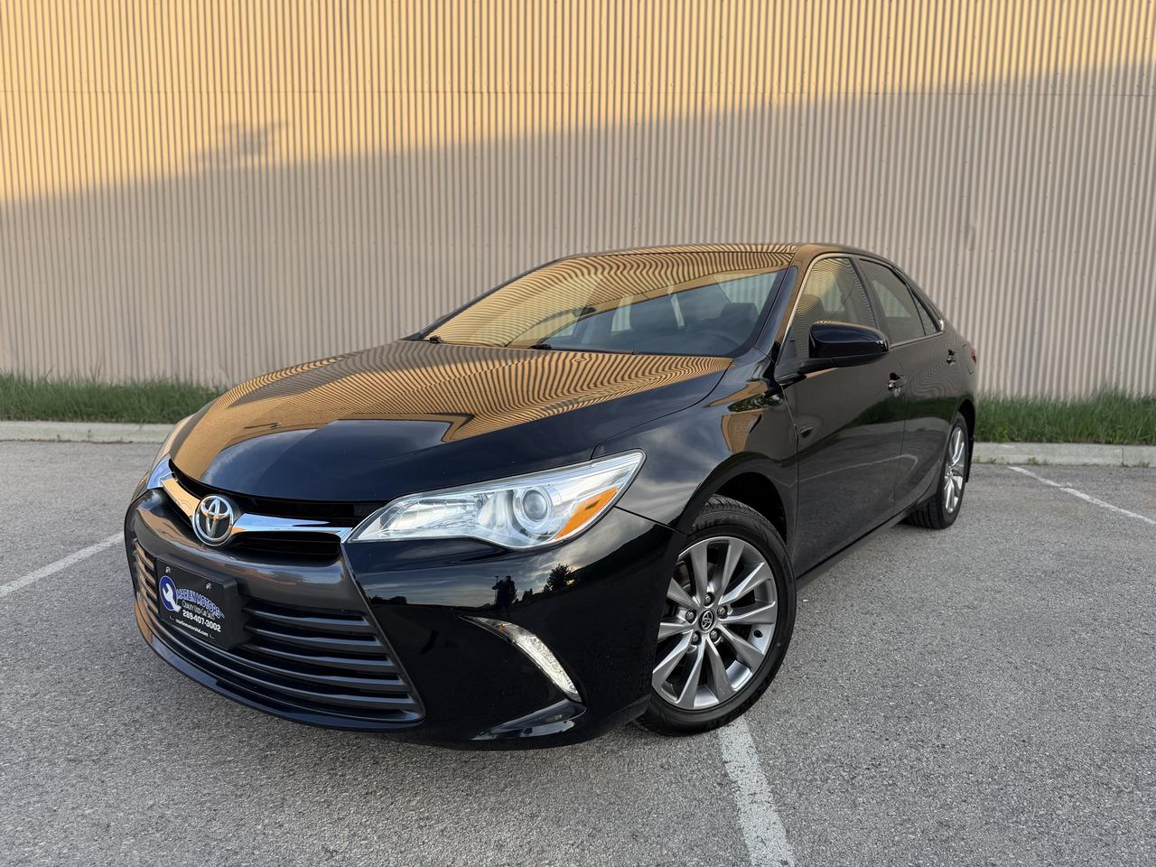2017 Toyota Camry XLE Photo0