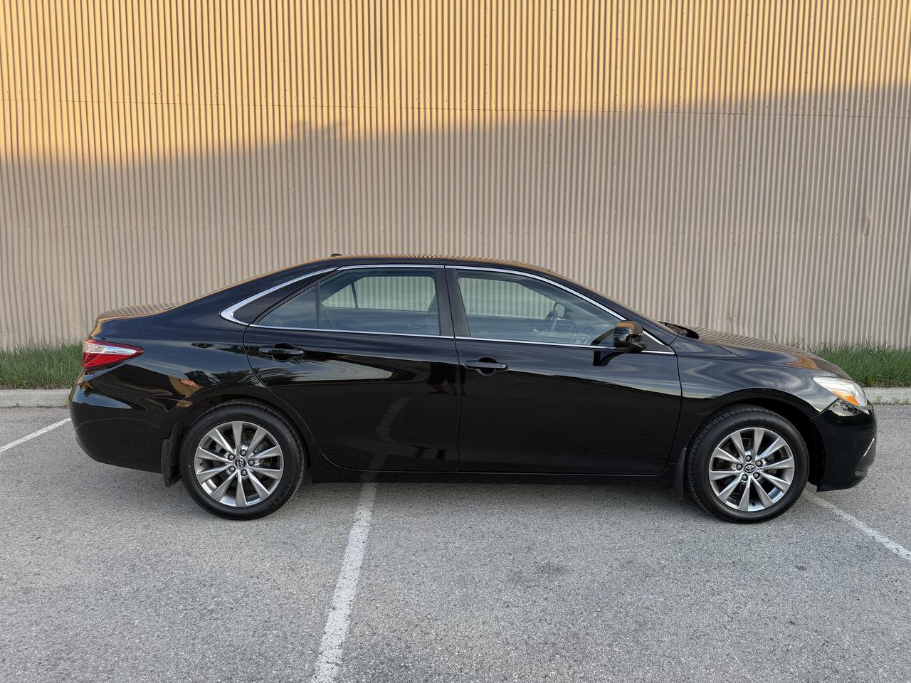 2017 Toyota Camry XLE Photo