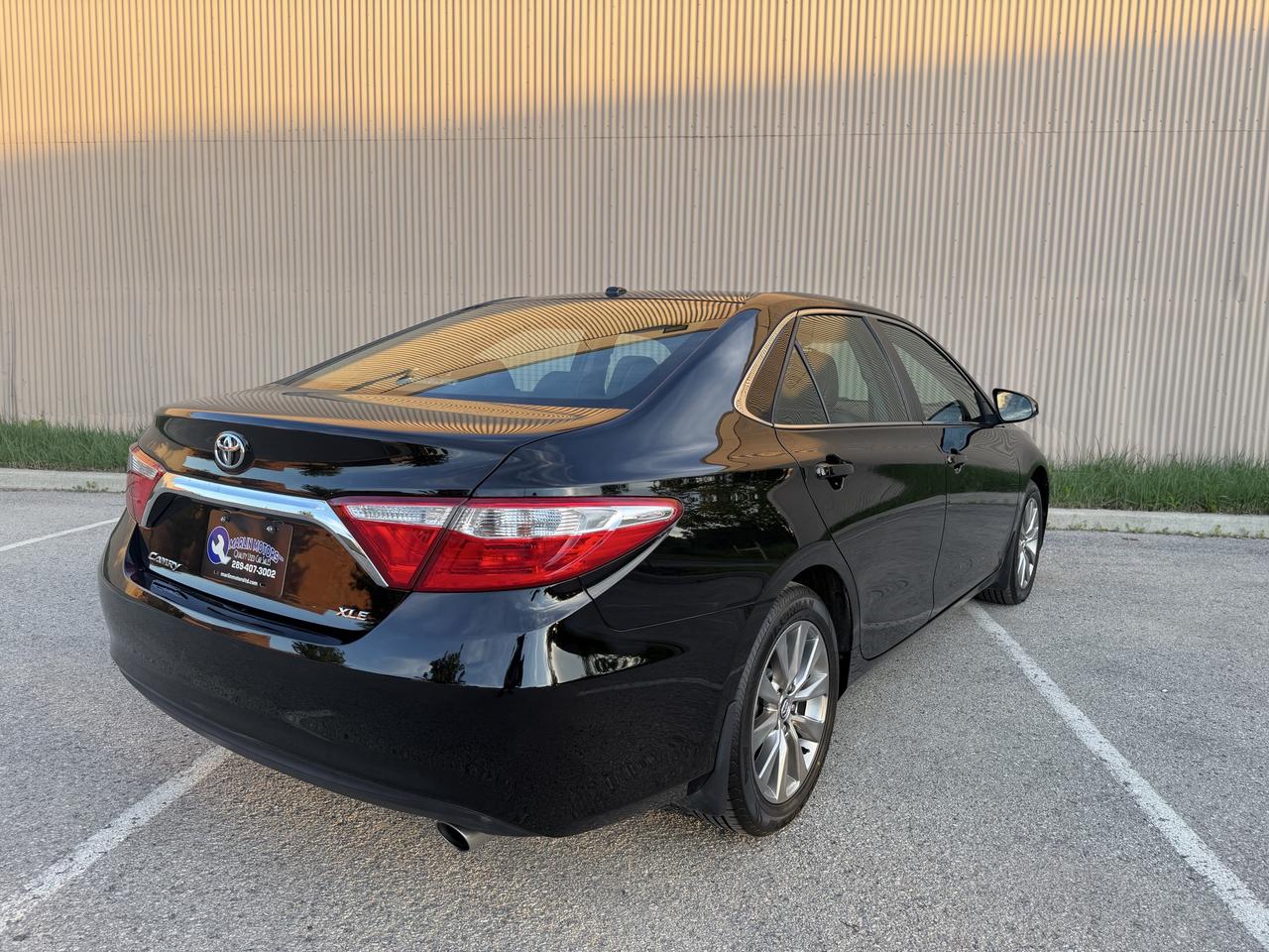 2017 Toyota Camry XLE Photo
