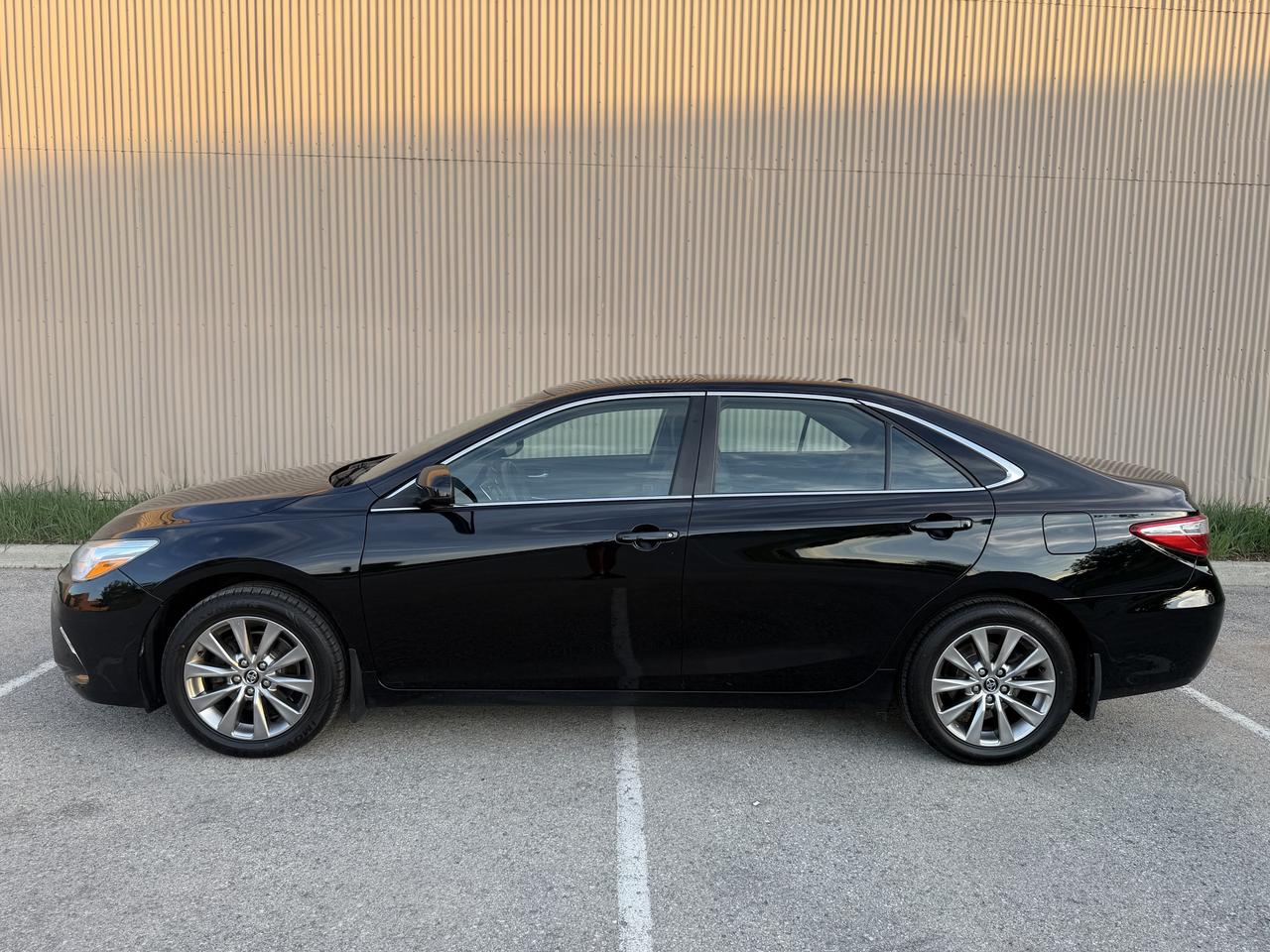 2017 Toyota Camry XLE Photo