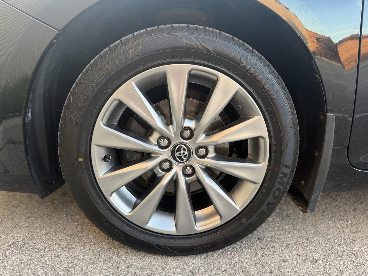 2017 Toyota Camry XLE Photo