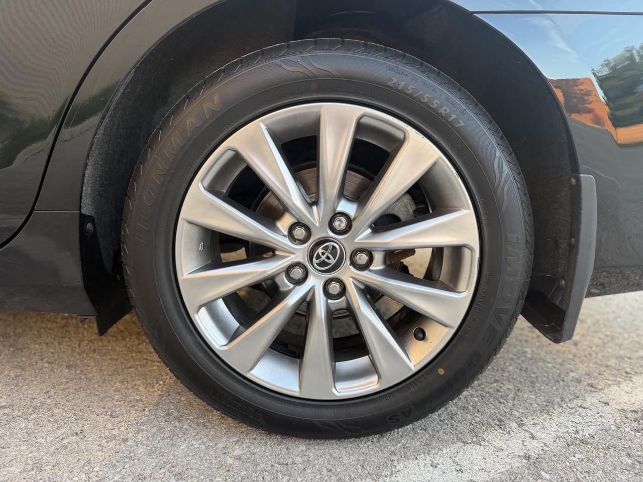2017 Toyota Camry XLE Photo