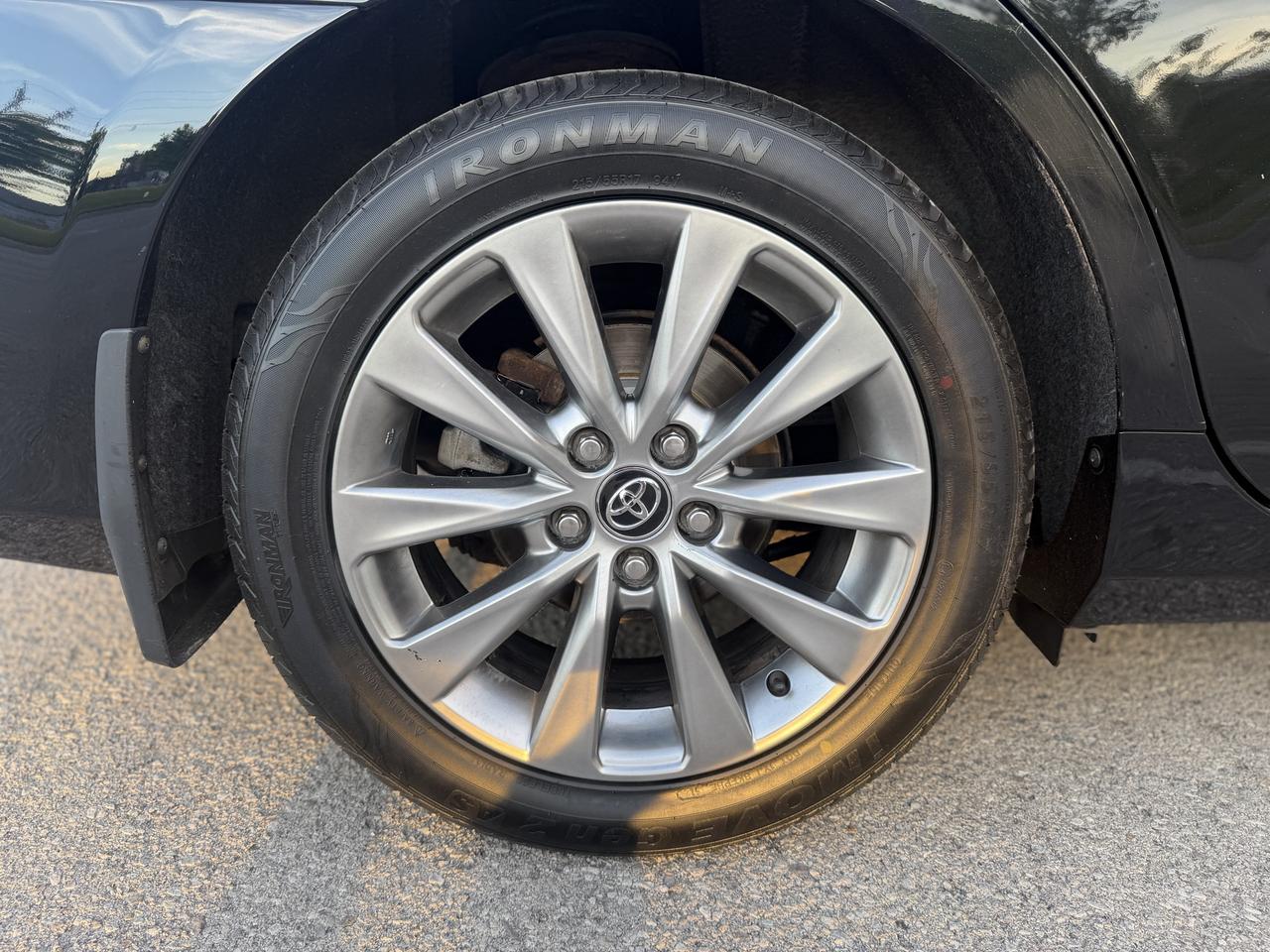 2017 Toyota Camry XLE Photo