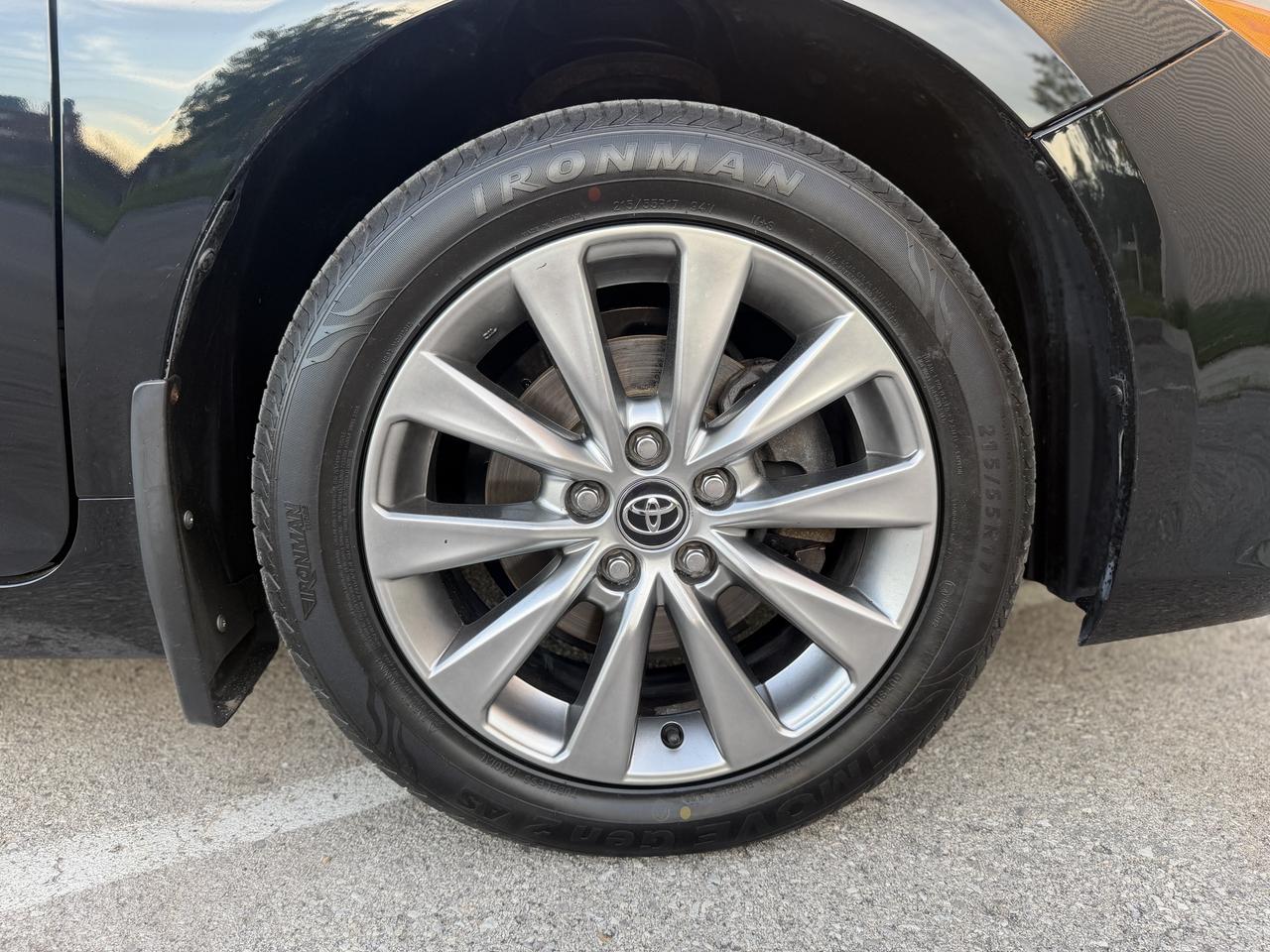 2017 Toyota Camry XLE Photo
