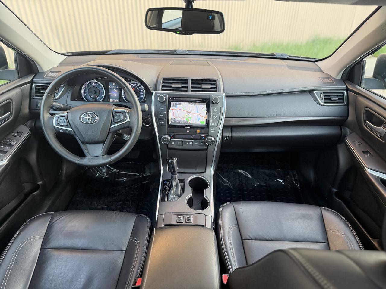 2017 Toyota Camry XLE Photo