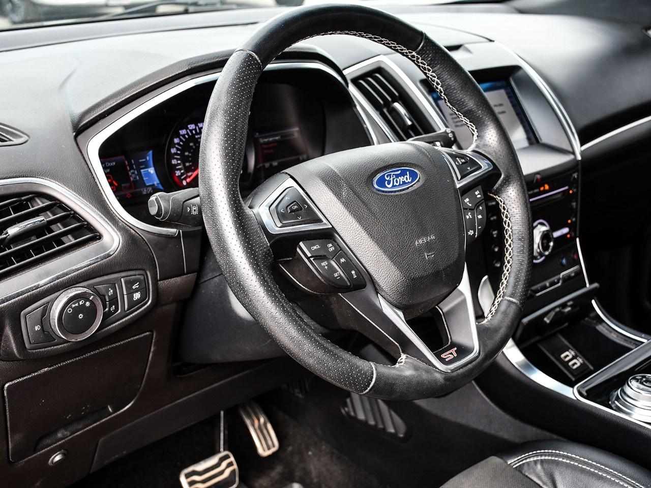 2019 Ford Edge ST AWD Photo