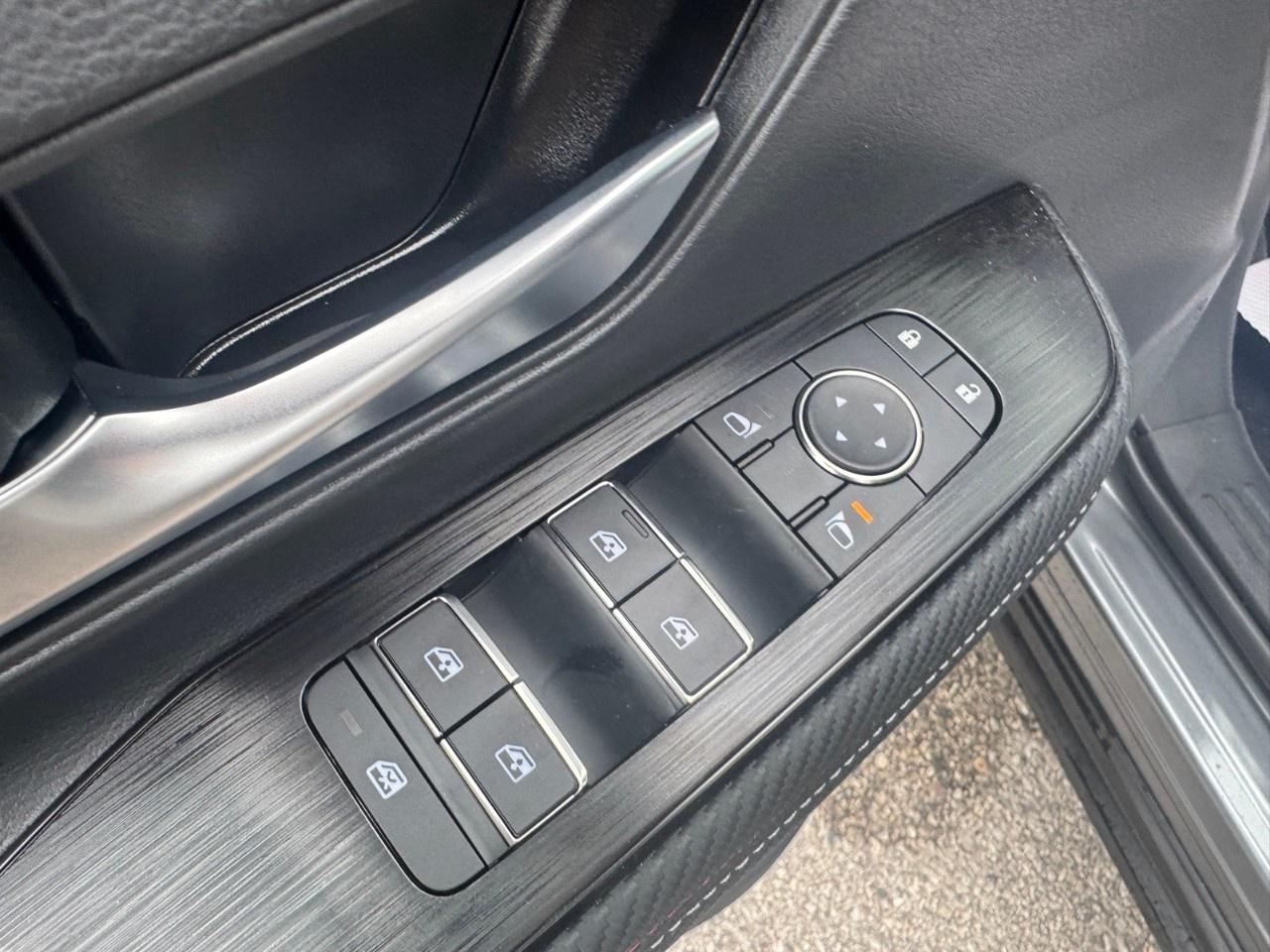2026 Nissan Kicks SR AWD Photo