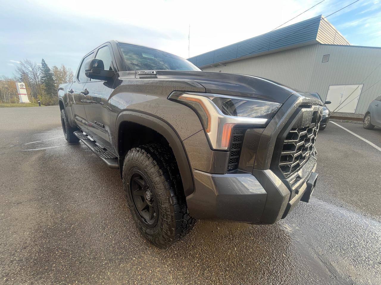 2026 Toyota Tundra LIMITED HYBRID Photo1