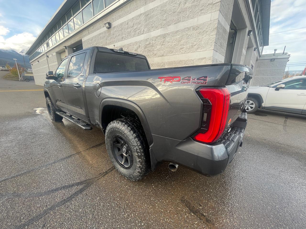 2026 Toyota Tundra LIMITED HYBRID Photo2