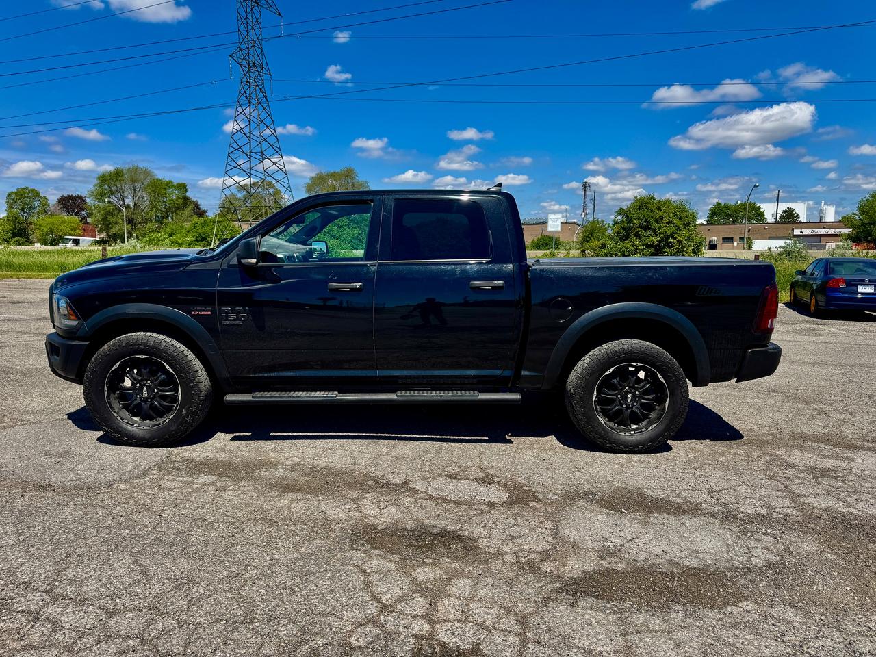 2021 RAM 1500 Classic WARLOCK Photo3