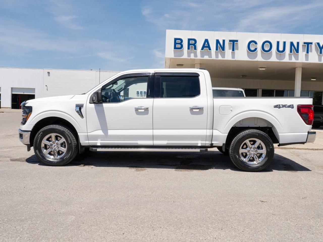 2024 Ford F-150 XLT 4WD/ ONE OWNER TRUCK!..COME SEE! Photo2