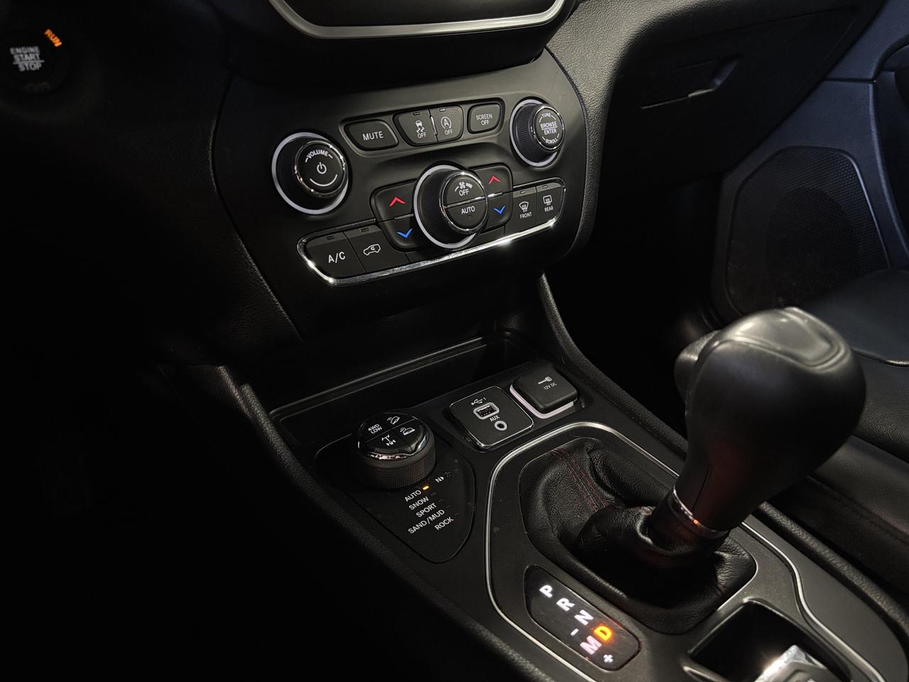 2020 Jeep Cherokee Trailhawk|4X4|TRAILRATED|SELECTERRAIN|LEATHER|CAM| Photo