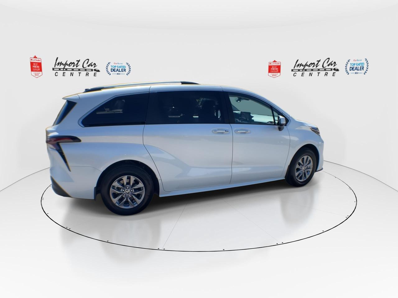 2026 Toyota Sienna XLE 8-Passenger LIKE NEW!!  ONLY 509KMS!!  SOFTEX, Photo