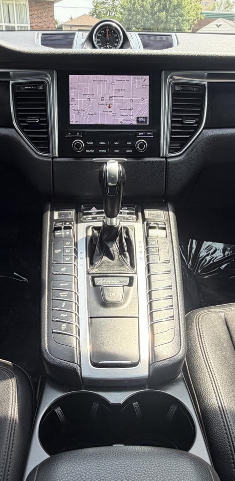2018 Porsche Macan AWD Photo