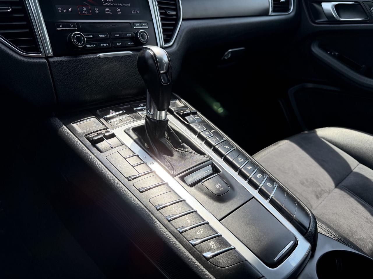 2018 Porsche Macan AWD Photo