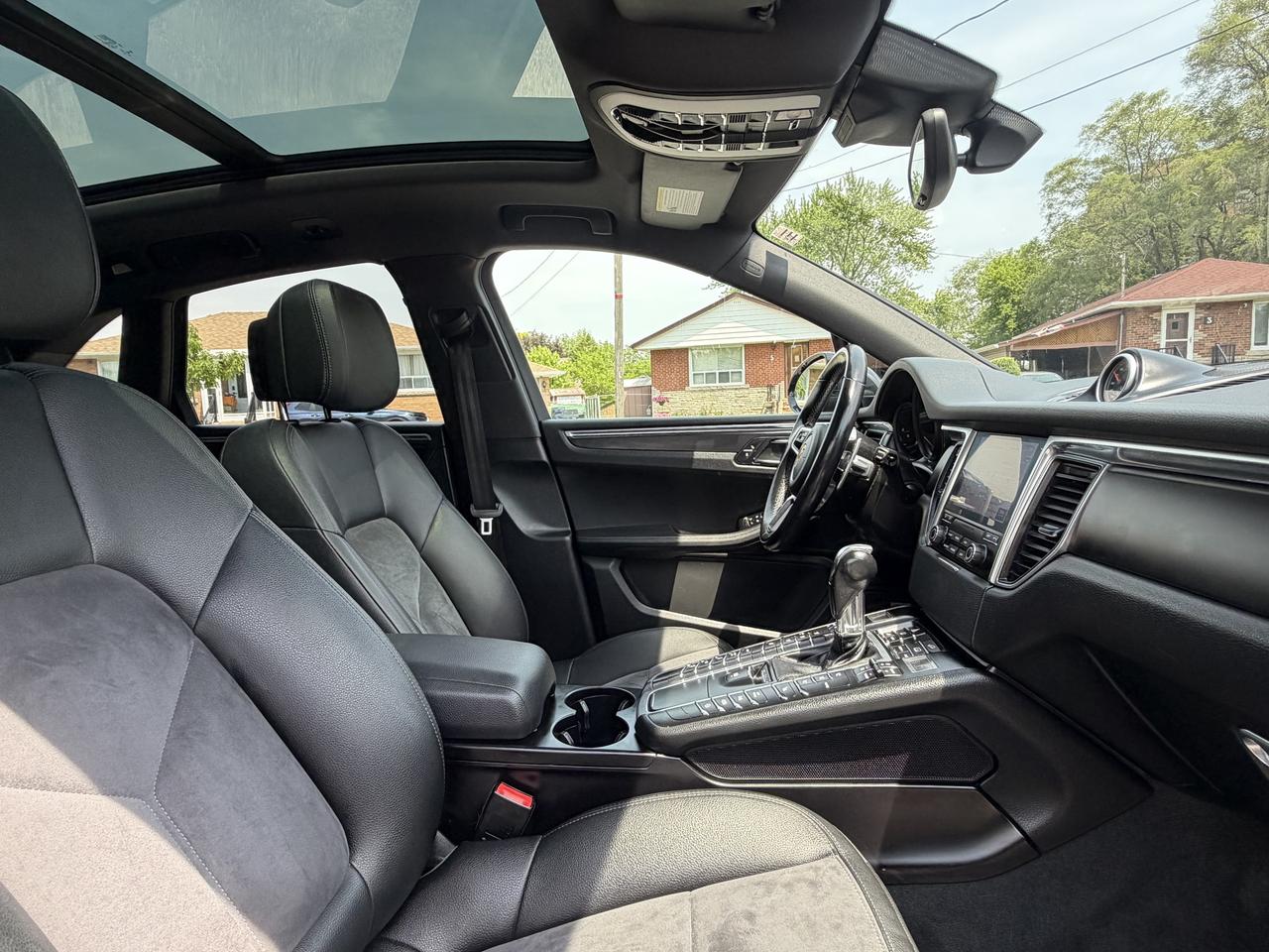 2018 Porsche Macan AWD Photo