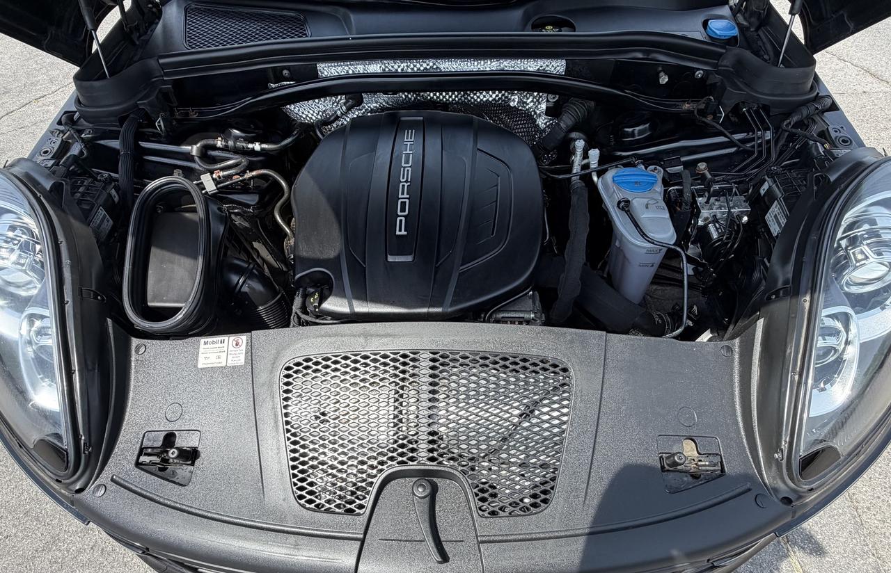 2018 Porsche Macan AWD Photo