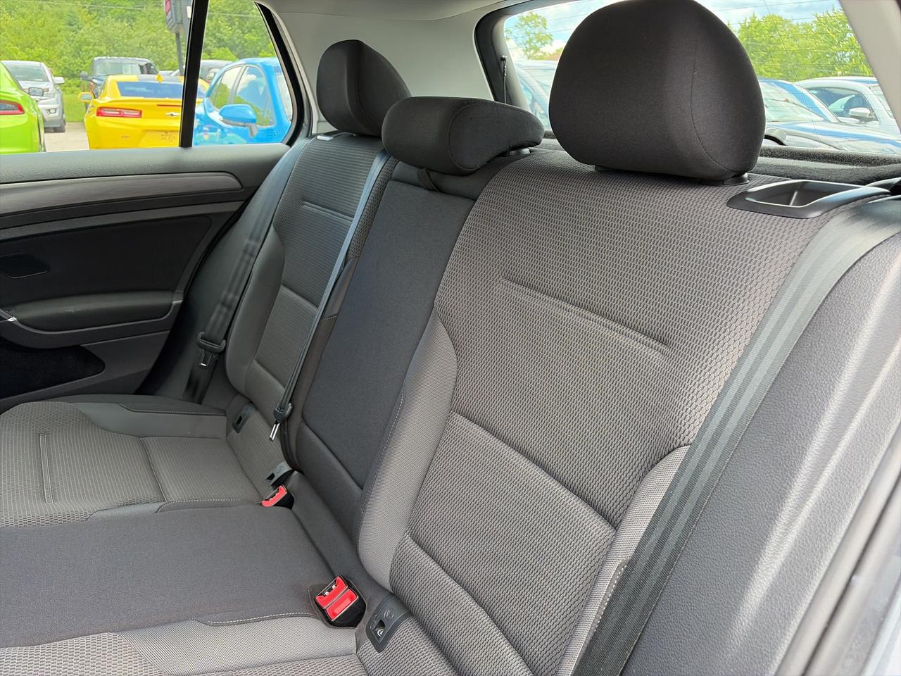 2021 Volkswagen Golf COMFORTLINE, BACK UP CAMERA, HEATED SEATS! Photo