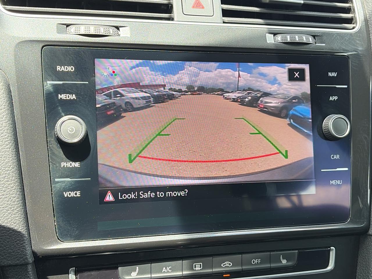 2021 Volkswagen Golf COMFORTLINE, BACK UP CAMERA, HEATED SEATS! Photo
