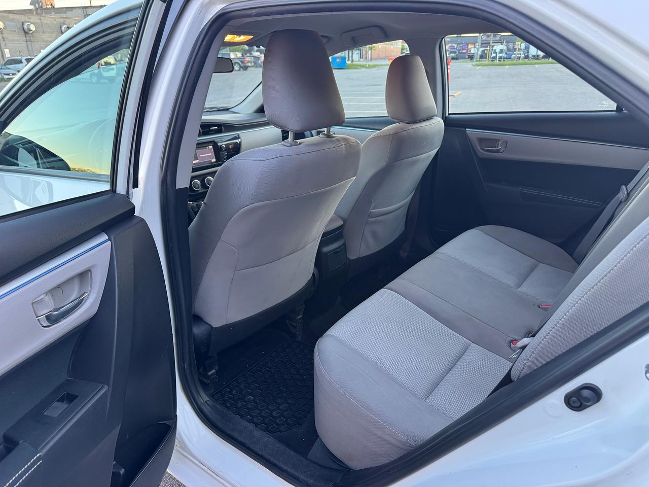2015 Toyota Corolla LE Photo