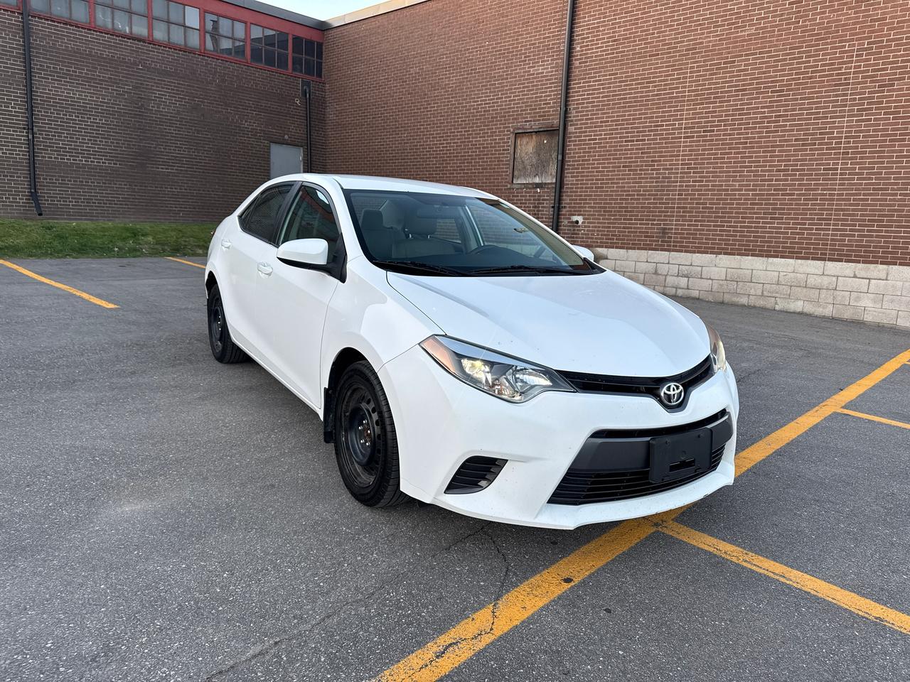 2015 Toyota Corolla LE Photo