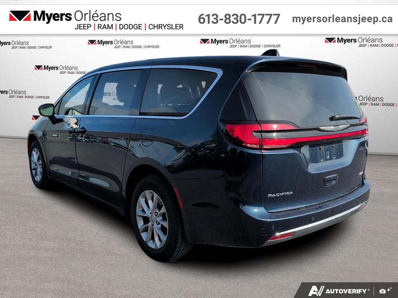 2023 Chrysler Pacifica Touring L AWD   - Apple CarPlay Photo