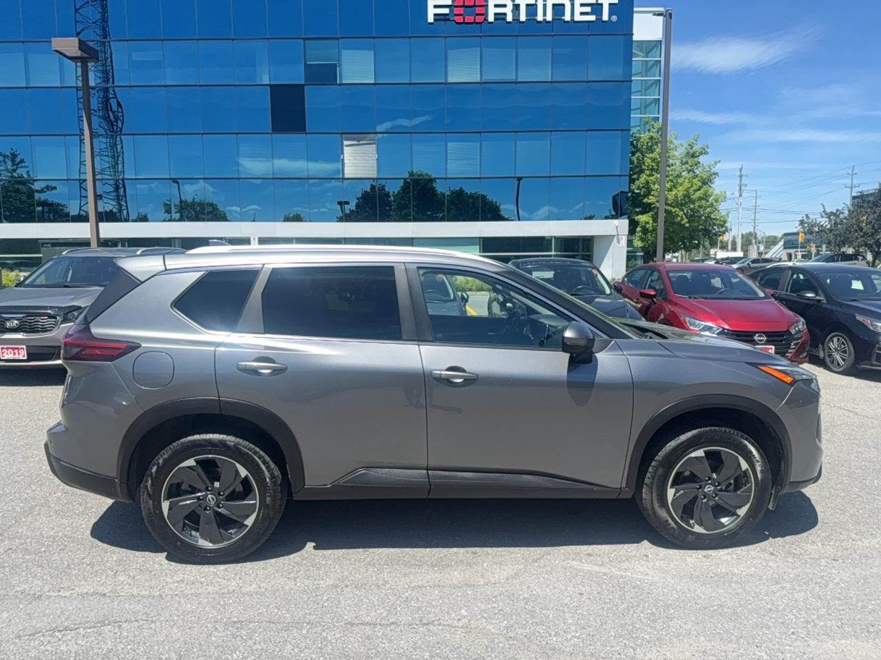 2024 Nissan Rogue SV MOONROOF