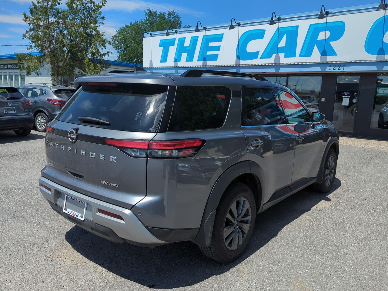 2024 Nissan Pathfinder SV Photo4