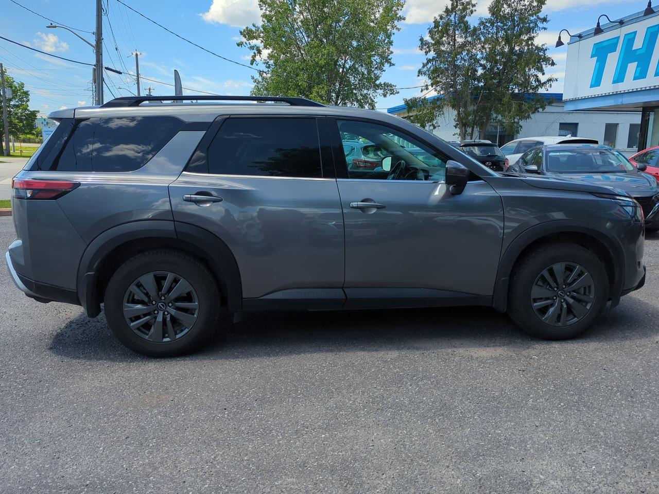 2024 Nissan Pathfinder SV Photo