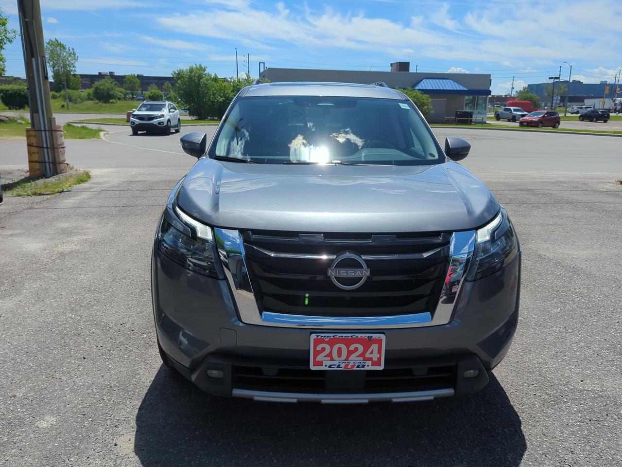 2024 Nissan Pathfinder SV Photo