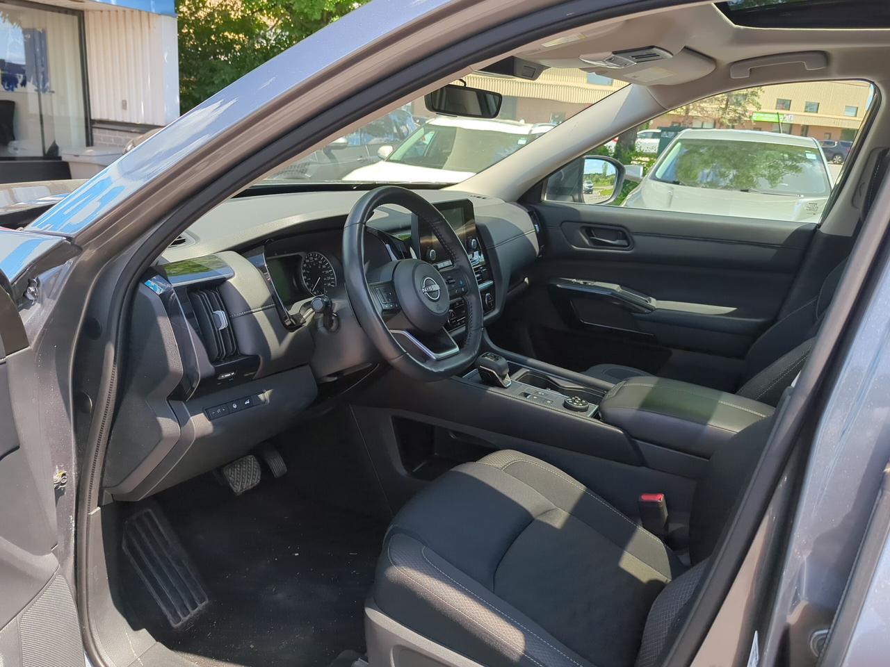2024 Nissan Pathfinder SV Photo