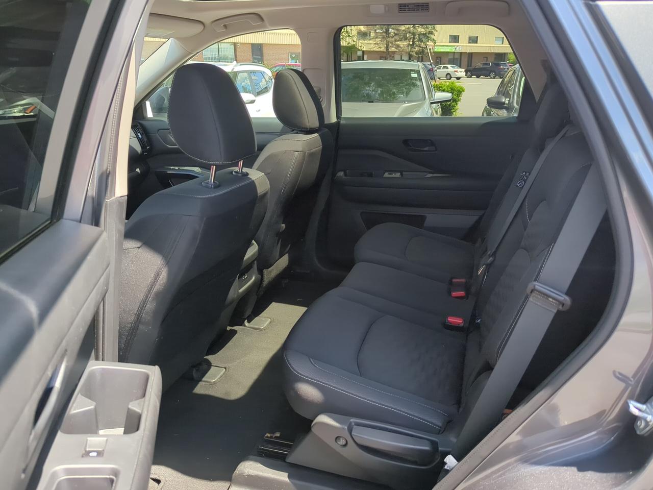 2024 Nissan Pathfinder SV Photo