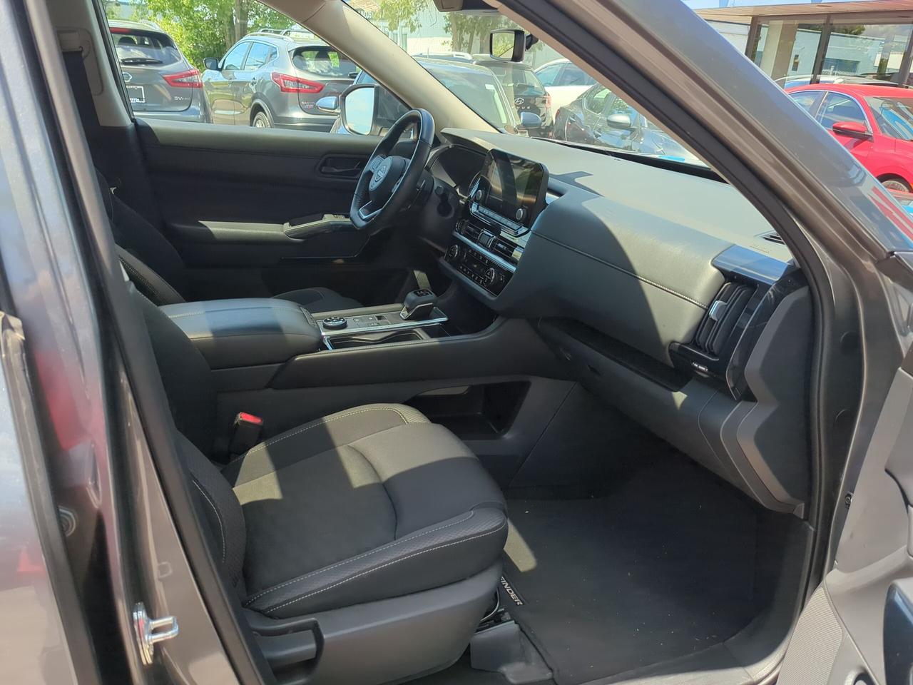2024 Nissan Pathfinder SV Photo