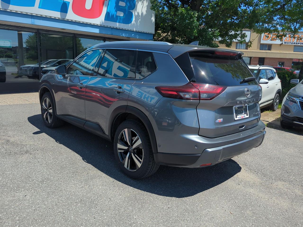 2024 Nissan Rogue SL Photo4