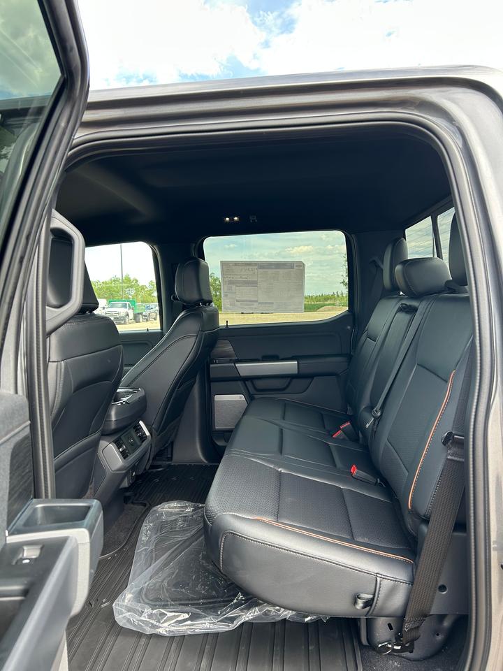 2026 Ford F-150 LARIAT 4WD SuperCrew 5.5' Box 501A Photo5