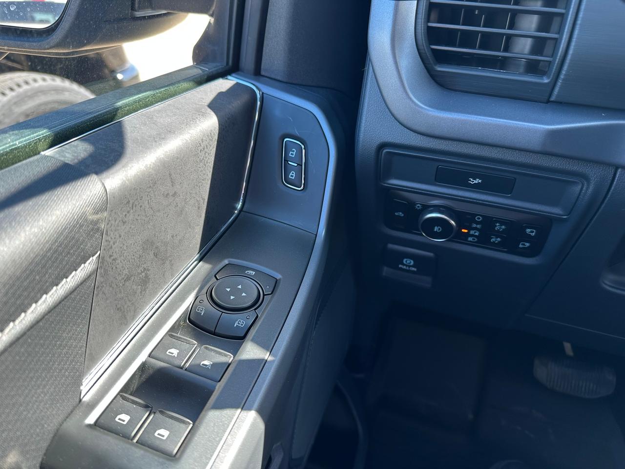 2026 Ford F-150 XLT 4WD SuperCrew 5.5' Box 302A Photo5