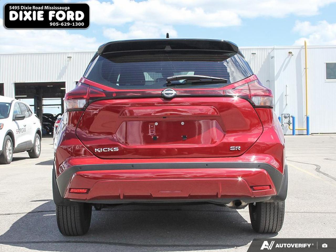2023 Nissan Kicks SR Photo