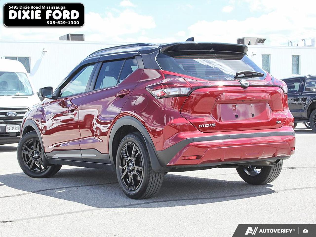 2023 Nissan Kicks SR Photo