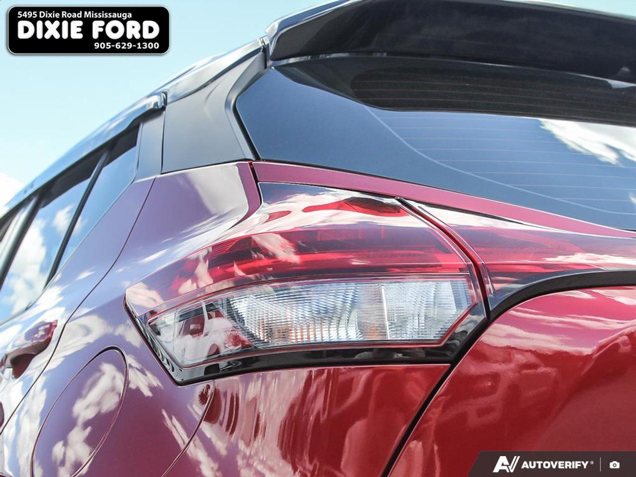 2023 Nissan Kicks SR Photo